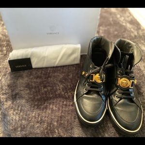 PRICE Drop!! 🌟 Versace Men’s High-Top Sneakers – Luxury Meets Street Style!